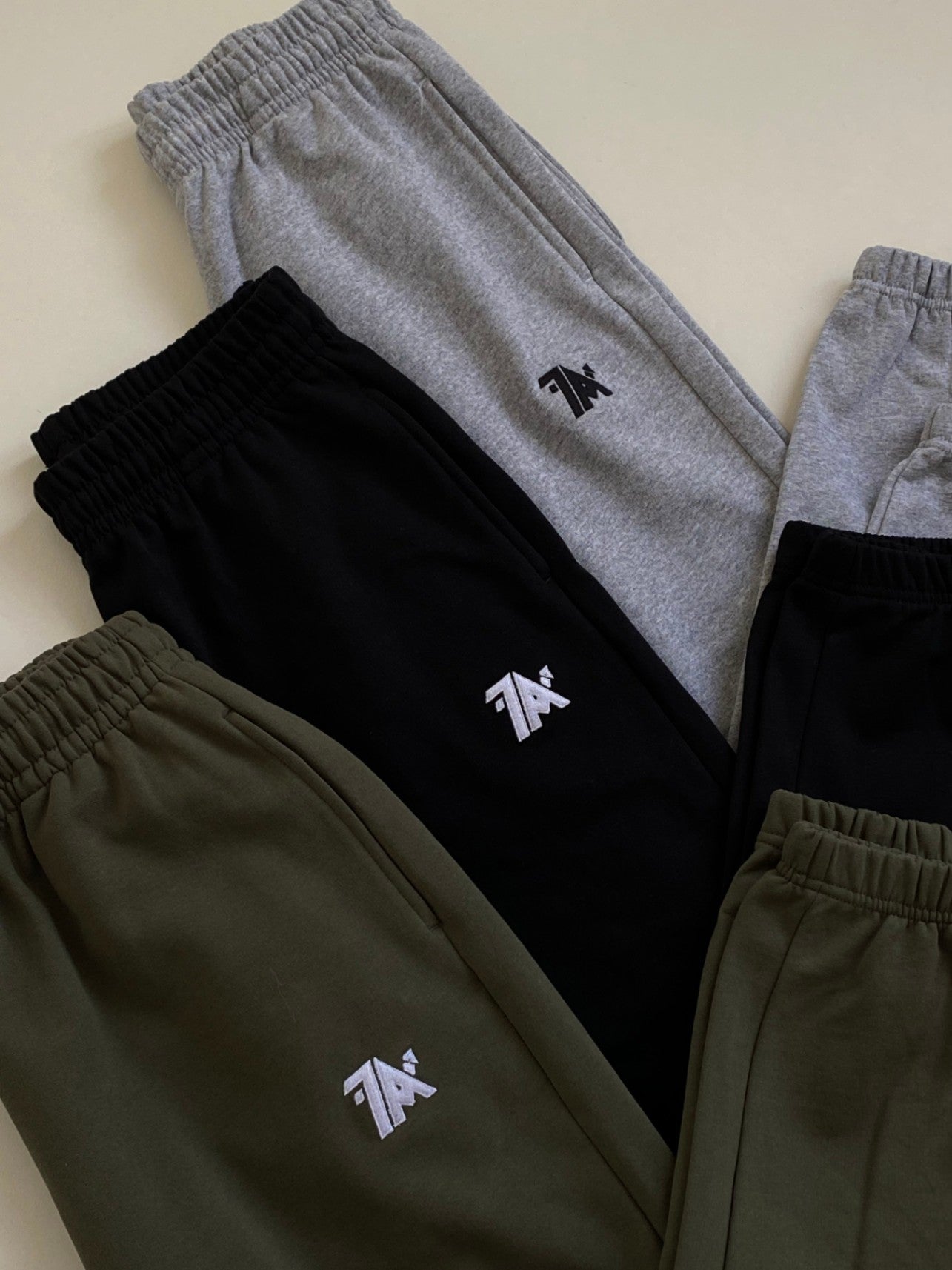 Performance Joggers Olijfgroen, Zwart en Lichtgrijs